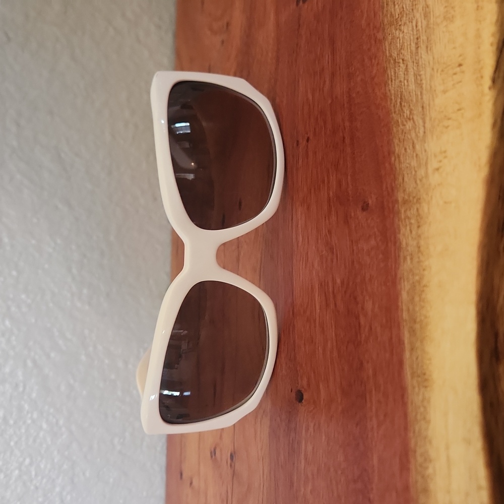 Vintage Y2K Versace Model 4049 Sunglasses - Picture 6 of 9